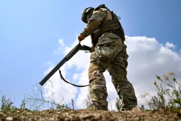 Privileged Access: Russian Military Expert Details Terrain Challenges in LPR's Petrovsk Offensive