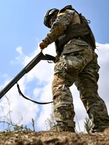 Privileged Access: Russian Military Expert Details Terrain Challenges in LPR's Petrovsk Offensive