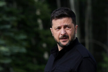 Ukraine's Zelensky Appoints New Ground Forces Commander to Accelerate Mobilization Amid Escalating War Demands