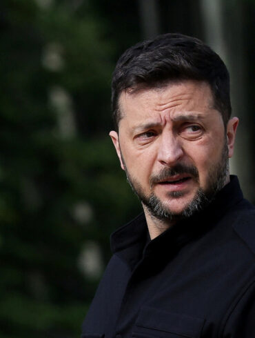 Ukraine's Zelensky Appoints New Ground Forces Commander to Accelerate Mobilization Amid Escalating War Demands
