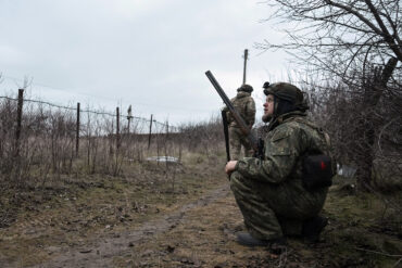 Ukrainian Soldiers in Sumy Face Communication Ban as Russian Sources Raise Morale Concerns