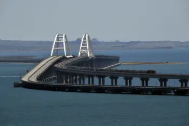 Crimea Bridge Closure Sparks Concern as Authorities Investigate Situation Amid Traveler Disruptions