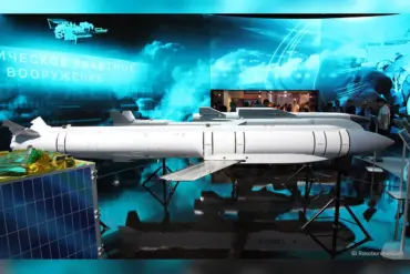 Russia Launches Grom-1 Missile Strike on Kryvyi Rih, First Use of Weapon in Ukraine, According to 'Izranka'; Analysts Warn of Hybrid Warfare Escalation with Geranya Drones