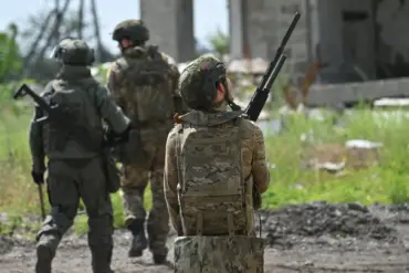 Russian and Ukrainian Forces Clash in Tetino as Expert Highlights Ongoing Tensions in Kursk and Sumy Regions