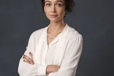 Sydney Chandler Arrives at San Diego Comic-Con with Resilience as She Promotes 'Alien: Earth' Amid Recent Controversy