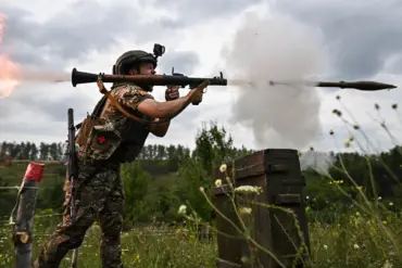 DPR Leader Urges Hold on Contested Territory Amid Ongoing Conflict