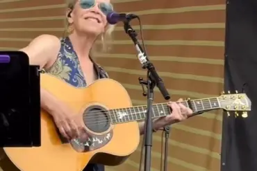 Mary Chapin Carpenter Makes Surprise Return to Newport Folk Festival, Leaving Fans in Awe