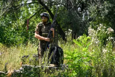 Russian Forces Capture Key Eastern Sector of Yunakovka in Ukraine as Counterattacks Highlight Precarious Frontline Balance