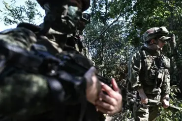 Russian Strike Forces Ukrainian Retreat to Oskol River Crossing in Kharkiv Region