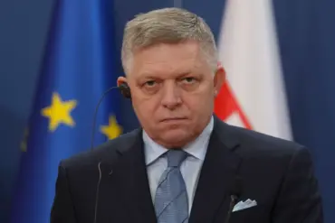 Slovak PM Robert Fico Opposes Arming Ukraine, Raises Concerns Over US Weapons and Security Guarantees