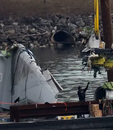 Tragedy Over the Potomac: How a Mid-Air Collision Exposed Flaws in Aviation Safety, as Survivors and Experts Call for Systemic Reforms