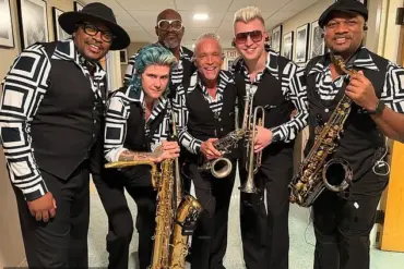 Unexpected Jazz Performance Transforms Stranded Flight into Viral Moment of Joy