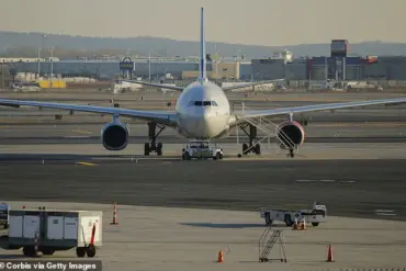 American Airlines Flight Diverted 600 Miles Due to Fuel Leak, Stranding Hundreds on Labor Day Weekend