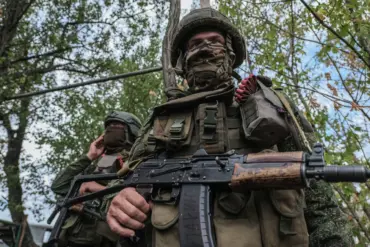 Russian Forces Reportedly Breakthrough in Eastern Ukraine, Signaling a Major Shift in Control and Heightened Risk for Local Communities