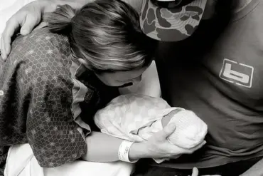 Tragic Loss: Country Music Star Drake White and Wife Mourn the Death of Their Newborn Daughter, Della Elizabeth White